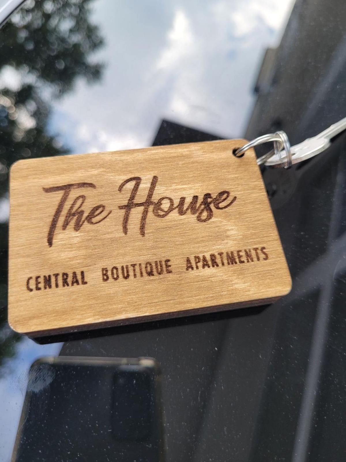 The House - Central Boutique Apartments 큐스텐딜 외부 사진