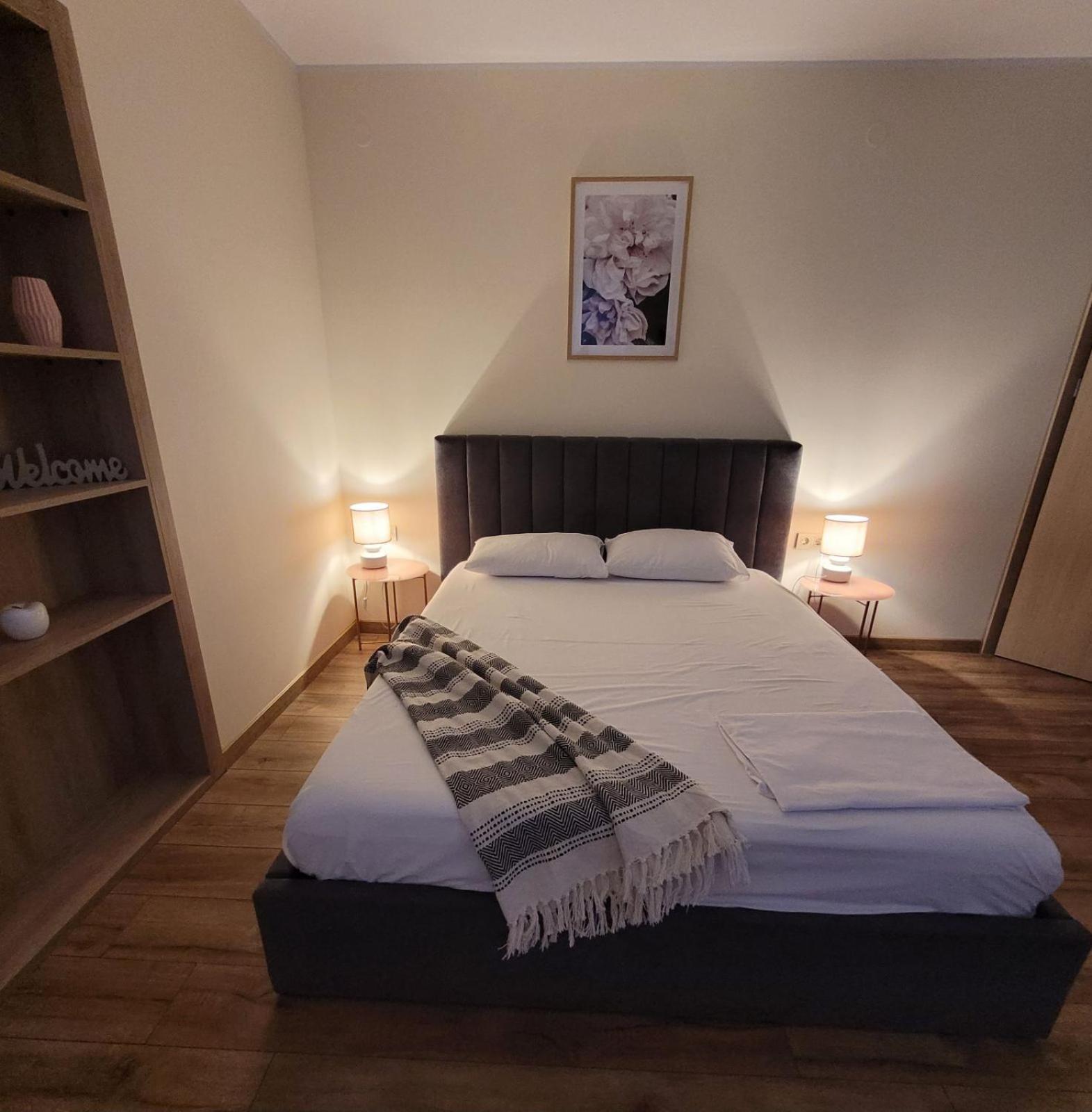 The House - Central Boutique Apartments 큐스텐딜 외부 사진