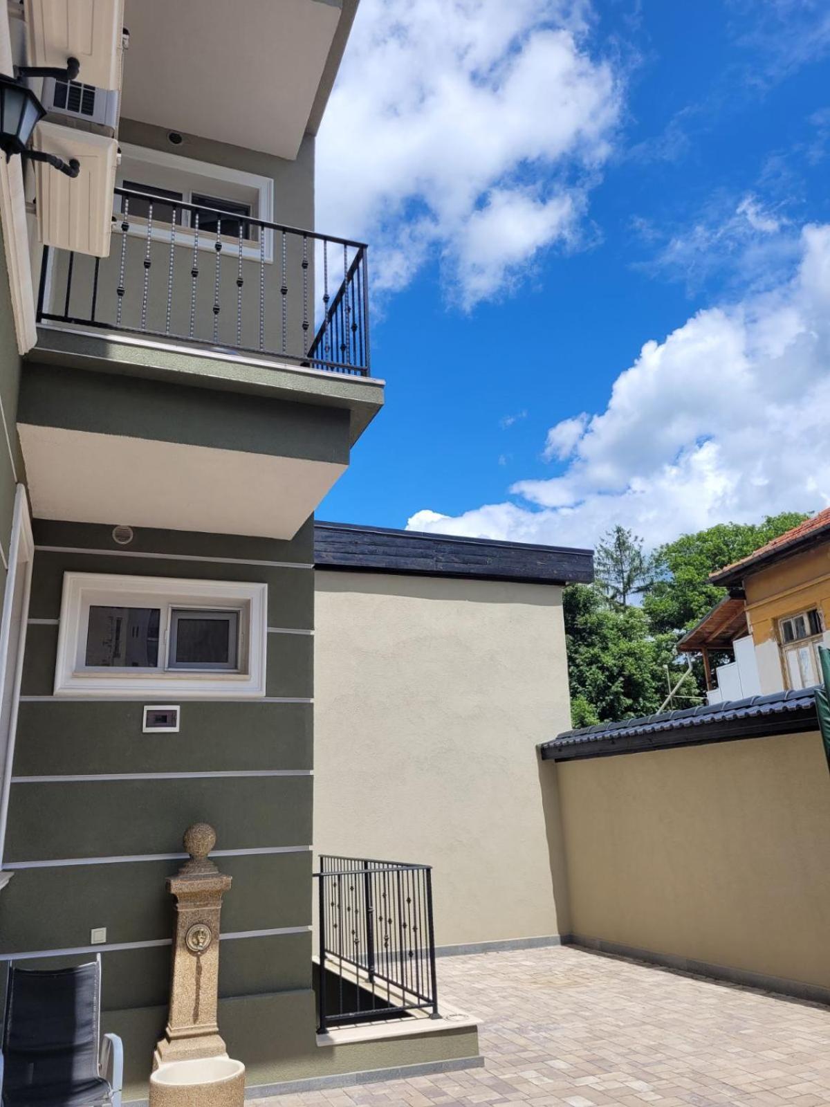 The House - Central Boutique Apartments 큐스텐딜 외부 사진