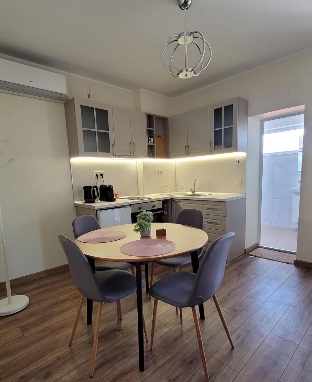 The House - Central Boutique Apartments 큐스텐딜 외부 사진